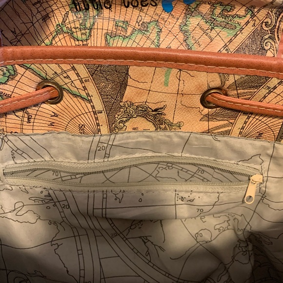 World backpack - Picture 3 of 4